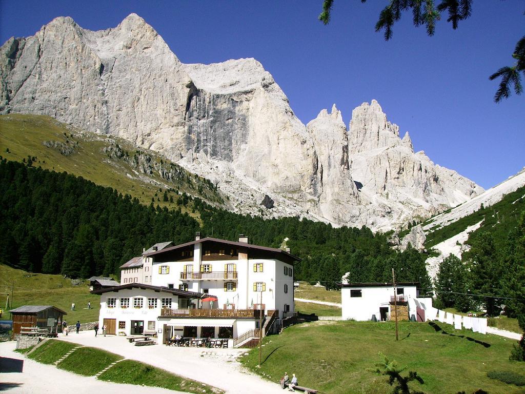 Rifugio Gardeccia Hutte Hotel Pozza di Fassa Buitenkant foto