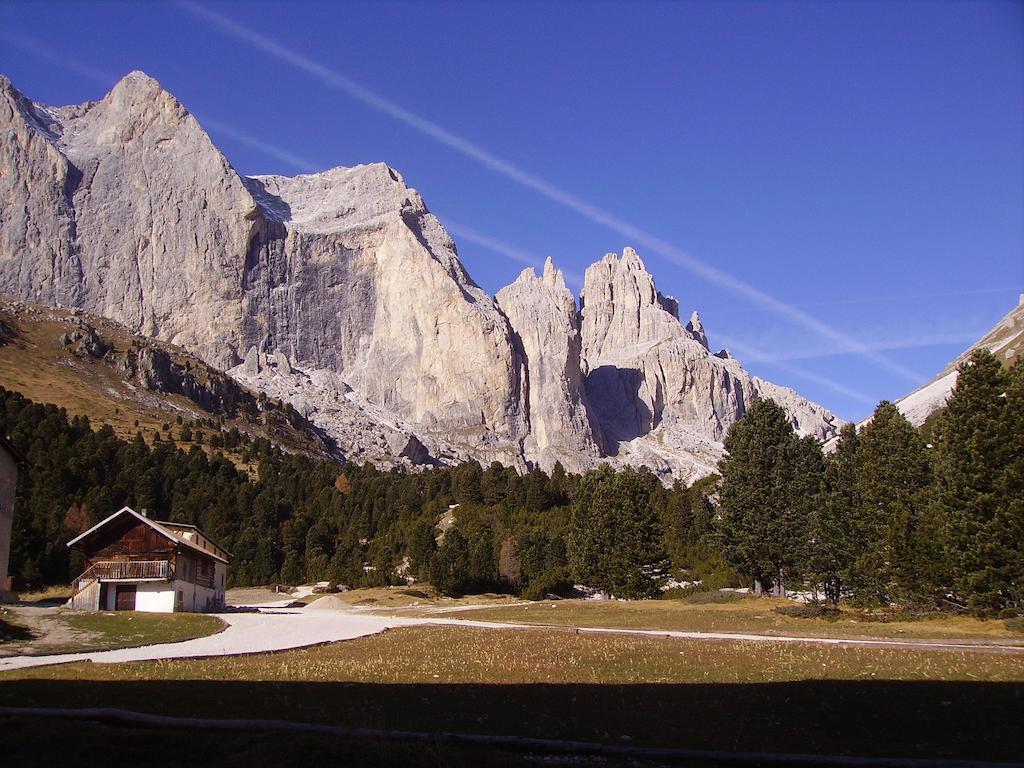 Rifugio Gardeccia Hutte Hotel Pozza di Fassa Buitenkant foto