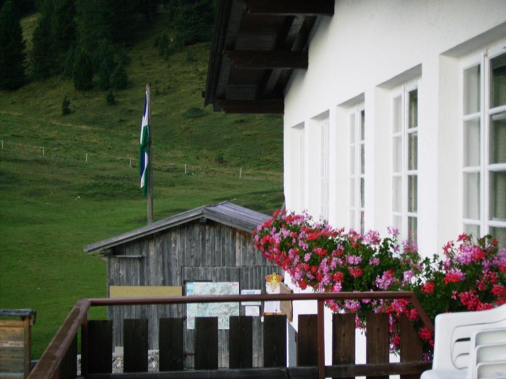 Rifugio Gardeccia Hutte Hotel Pozza di Fassa Buitenkant foto